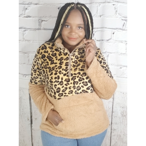 Keta's Closet Boutique Tops - 🆕️Leopard Plush Faux Fur Sweatshirt Tan